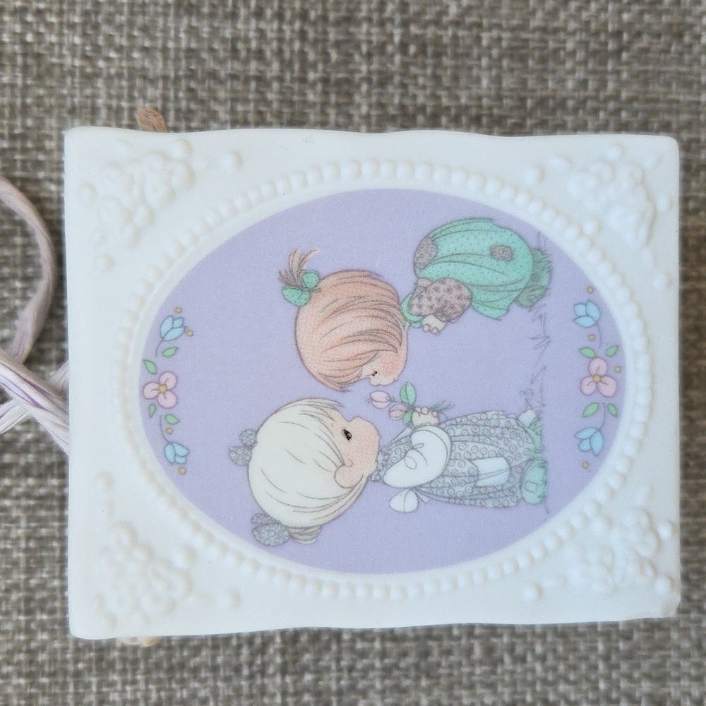 Beautiful Enesco Precious Moments 1993 Porcelain Gift Bag